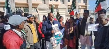 #पौड़ी में #UKD हल्ला बोल।
चार पाया #रीख ,#बाघों से अपने आप को जनमानस बचा लेगा लेकिन दो पाया खुले आम घूम रहे इन रीख बाघों...