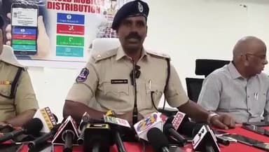 సూర్యాపేట: పోగొట్టుకున్న 104 మొబైల్ ఫోన్స్ ను బాధితులకు అందజేసిన ఎస్పీ నరసింహ