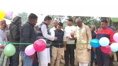 দাঁতন ২: দাঁতনে বিডিওর হাতে রাস্তা উদ্বোধন উপস্থিত কর্মাধ্যক্ষ ও বিধায়ক!