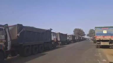 सिमरिया: सिमरिया में एसडीओ द्वारा नो एंट्री से वाहनों को छोड़ने पर रोक, सड़क पर लगी 8 किलोमीटर लंबी कतार