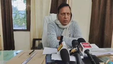 #चंदौली : नवीन मंडी परिसर से धान चोरी
7-8 बोरियां धान चोरी का आरोप
क्रय केंद्र सचिव ने जताई अनभिज्ञता
मामला संवेदनशील है...