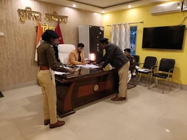 आज दिनांक-30.12.2025 को पुलिस अधीक्षक, कटिहार द्वारा लाइन डे के दिन पुलिस केंद्र कटिहार का निरीक्षण किया गया एवं पुलिसकर्मियों की विभिन्न समस्याओं को सुनकर समाधान हेतु उचित दिशा-निर्देश दिया गया |