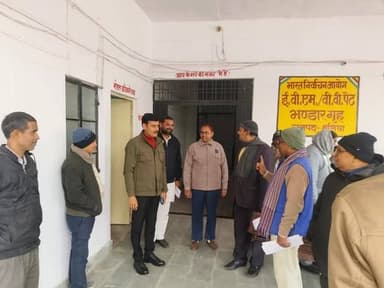 बलिया के जिलाधिकारी मंगला प्रसाद सिंह ने मंगलवार को ईवीएम एवं वीवीपैट वेयरहाउस का निरीक्षण किया।
उन्होंने जिले की सभी स...