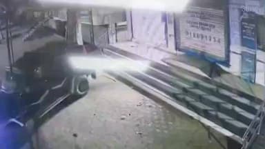 शिंदखेडा: शिंदखेड्यात मोठी एटीएम चोरी टळली: पोलिसांच्या तत्परतेने ९.६९ लाख वाचले!