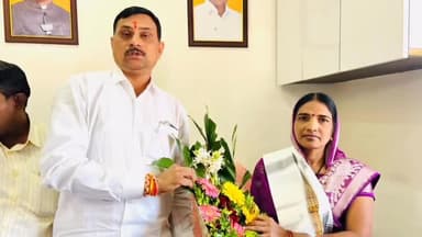 बदनापूर: नगरपंचायत येथे नवनिर्वाचित नगराध्यक्ष चित्रा पवार यांनी पदभार स्वीकारल्यानंतर आ. नारायण कुचे यांनी केला सत्कार