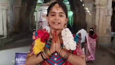 தேவகோட்டை: திருக்கோஷ்டியூர்ஸ்ரீ சௌமிய நாராயண திருக்கோவிலுக்கு பேபி தியா பக்தி பாடல் பாடி சாமி தரிசனம்.