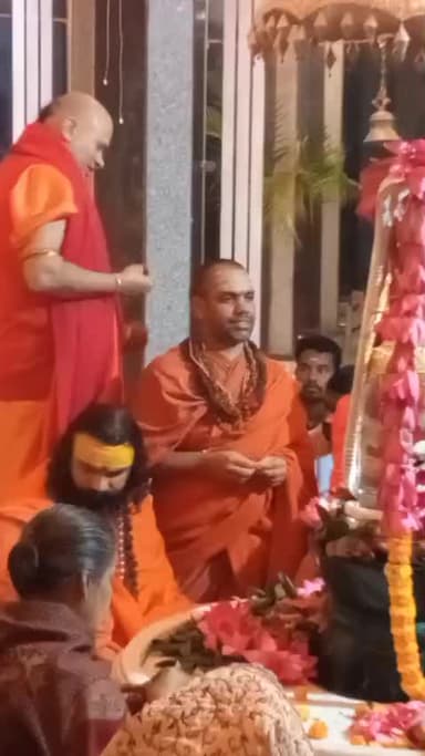 ब्रम्हलीन सदगुरु देव भगवान के 76वें दण्ड संन्यास दिवस पर अभिषेक एवं अर्चन दर्शन
#जगतगुरु #शंकराचार्य #द्वारकापीठ #ज्योतिषपीठ #देवभूमि #महामंडलेश्वर #पंच_अग्नि #ब्रह्मचारी_ध्यानानंद