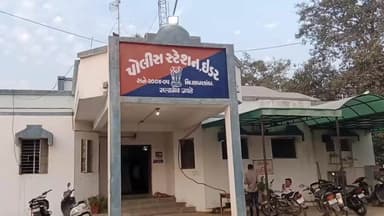 ઇડર: નેત્રામલી ગામની સીમમાં ટ્રકે કીયા ગાડીને ટક્કર મારી