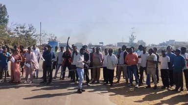 धान खरीदी केंद्र मंगारी से कर्मचारी हटाने की मांग पर NH-43 जाम, किसानों का प्रदर्शन: हटाया गया प्रभारी #गांव_की_आवाज़ #क...