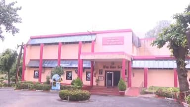 ધરમપુર: માલનપાડા આઈટીઆઈની કૌશલ્ય તાલીમનું ઉત્તમ ઉદાહરણ: ભેંસધરાના તાલીમાર્થીએ પેન્ટોગ્રાફ વિના ઈલેક્ટ્રિક ટ્રેનનું મોડલ બનાવ્યું