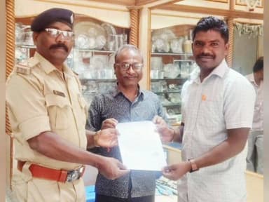 ಮಾನ್ವಿ: ಬಂಗಾರ–ಬೆಳ್ಳಿ ಆಭರಣ ಮಳಿಗೆಗಳಿಗೆ ಪೊಲೀಸ್ ಜಾಗೃತಿ