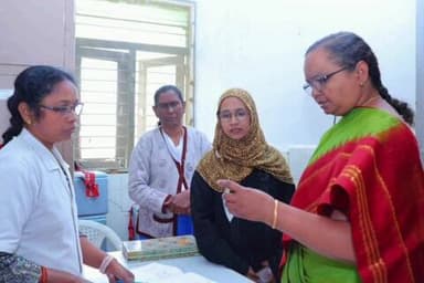 దుబ్బాక: మిరుదొడ్డి మండల కేంద్రంలోని ప్రాథమిక ఆరోగ్య కేంద్రాన్ని ఆకస్మికంగా పరిశీలించిన జిల్లా కలెక్టర్ హైమావతి