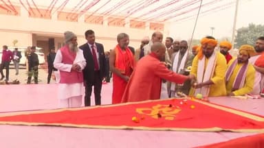 #WATCH | रक्षा मंत्री राजनाथ सिंह ने बुधवार को प्राण प्रतिष्ठा द्वादशी के मौके पर राम मंदिर परिसर में अन्नपूर्णा मंदिर म...