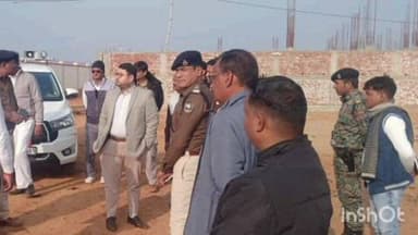 अधौरा: अधौरा में बन रहे निर्माणाधीन डिग्री कॉलेज का डीएम ने किया निरीक्षण