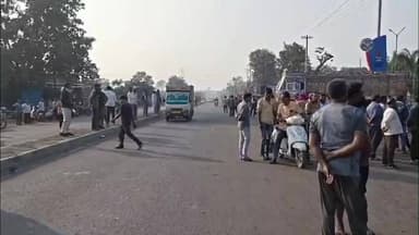 मारेगाव: अज्ञात वाहनाची दुचाकीला धडक; तीन युवक जखमी
एकाची प्रकृती गंभीर, बोटोनी गावाजवळील घटना