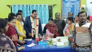 বাগদা: আজ বাগদা পঞ্চায়েত সমিতির পক্ষ থেকে বাগদা পঞ্চায়েত সমিতির পূর্ত কর্মাধ্যক্ষ পরিতোষ কুমার সাহা কে সংবর্ধনা জানানো হয়।