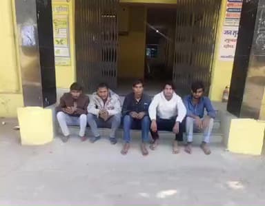 सीकरी: सीकरी पुलिस ने गांव खड़खड़ी रोड से पांच साइबर ठगों को किया गिरफ्तार, मोबाइल, फर्जी सिम और मोटरसाइकिल की ज़ब्त