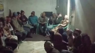 কেশপুর: কেশপুরের শোলিডিহা তৃণমূল দলীয় কার্যালয় ভবনে স্থানীয় তৃণমূল কর্মী সমর্থকদের নিয়ে কর্মী বৈঠক