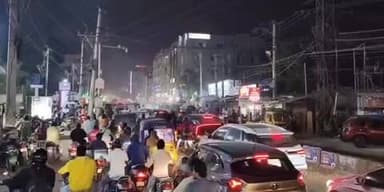మేడ్చల్: హైదరాబాదులో భారీగా ట్రాఫిక్ జామ్