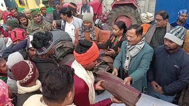 हाजीपुर : कराके के ठंड में विधायक अवधेश सिंह, नगर सभापति संगीता कुमारी सफाई कर्मचारी के बीच किया कंबल वितरण
#Hajipur
#...