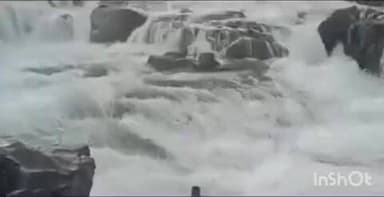 ओडगी: सूरजपुर जिले के ओडगी के लफरी वॉटरफॉल में दूर-दूर से सैलानियों की उड़ रही भीड़