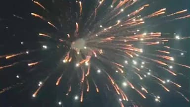 খড়গ্রাম: পুরনোকে বিদায়, আলো-আতশবাজিতে ২০২৬-কে বরণ খরগ্রাম থানায়