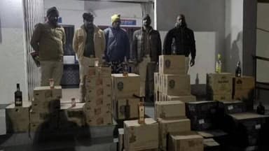 कोचाधामन: बगलबारी पूल के पास पुलिस ने 445.680 लीटर विदेशी शराब के साथ एक अभियुक्त को गिरफ्तार किया