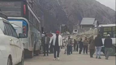 सांगला: किन्नौर के छितकुल में पहुँचे सैकड़ों पर्यटक, प्रशासन ने ऊँचे पहाड़ों की ओर रुख न करने का किया आग्रह