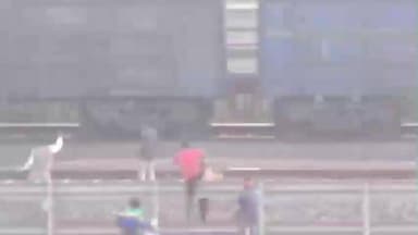 चंदौली: सैयदराजा कस्बे में मौत को मात देता वीडियो वायरल, 40 डिब्बों की ट्रेन बालक के ऊपर से गुजरी, बाल-बाल बचा