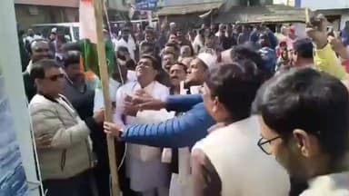 ডোমকল: ডোমকলে তৃণমূলের প্রতিষ্ঠা দিবসে পতাকা উত্তোলন ও দুস্থদের শীতবস্ত্র বিতরণ