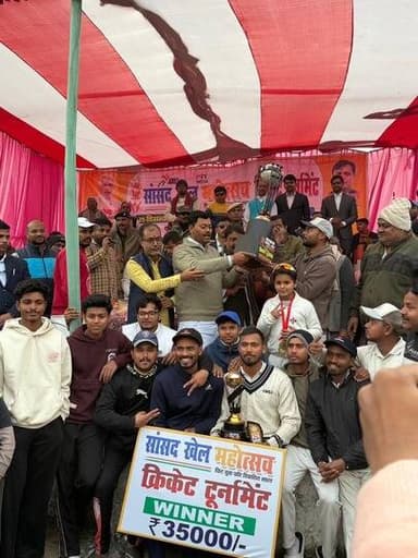 #दलसिंहसराय: सांसद खेल महोत्सव टी -20 क्रिकेट टूर्नामेंट फाइनल में समस्तीपुर तीन विकेट से जीता,दलसिंहसराय बनी उपविजेता..