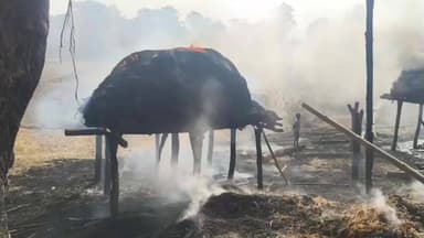 पेशरार: चंदलगी गांव में किसानों के पुआल गांज में भीषण आग, तीन किसानों की फसल जलकर राख