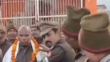 रुधौली: रुधौली थाना परिसर में तैनात होमगार्ड जवान को सेवानिवृत्त होने पर दी गई विदाई