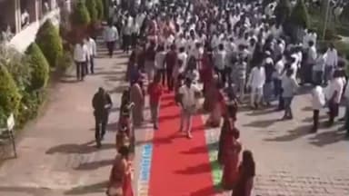 कराड: कराडचे लोकनियुक्त नगराध्यक्ष राजेंद्रसिंह यादव यांनी नवीन वर्षाच्या पहिल्याच दिवशी स्वीकारला पदभार