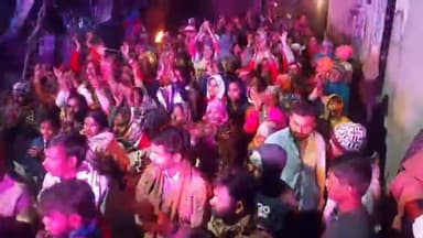 लवाण: लवाण में नववर्ष पर गोपाल जी मंदिर से गाजे-बाजे के साथ गुजरी नगर प्रभात फेरी, श्रद्धालुओं ने बारिश में कनक दंडवत किया