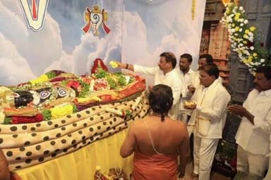 దుబ్బాక: దుబ్బాక పట్టణంలోని బాలాజీ క్షేత్రంలో వెంకటేశ్వర స్వామికి ప్రత్యేక పూజలు నిర్వహించిన ఎమ్మెల్యే కొత్త ప్రభాకర్ రెడ్డి