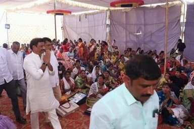 దుబ్బాక: దుబ్బాక నియోజకవర్గ పరిధిలోని పలు చర్చిల్లో ప్రత్యేక ప్రార్థనలు చేసిన ఎమ్మెల్యే కొత్త ప్రభాకర్ రెడ్డి