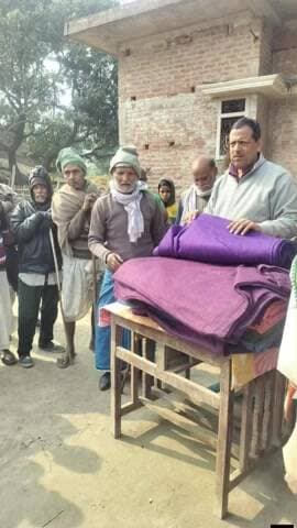 रुपौली: रूपोली लतरहा पंचायत में जरुरतमंदों के बीच कम्बल का वितरण किया गया