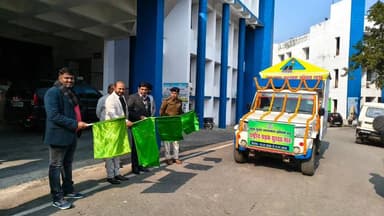 कोडरमा
राष्ट्रीय सड़क सुरक्षा माह–2026 के अवसर पर जिलेवासियों को यातायात नियमों एवं सड़क सुरक्षा के प्रति जागरूक करने क...