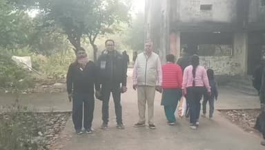 शाहकुंड: शाहकुंड पहाड़ पर पिकनिक मनाने के लिए उमड़ी पर्यटकों की भीड़, पहाड़ हुआ गुलजार