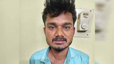 சின்ன சேலம்: சின்னசேலத்தில் ஆட்டோ டிரைவர் சில்லரை வாங்க சென்ற நேரத்தில் சாவியுடன் இருந்த ஆட்டோவை திருடி சென்ற நபர் கைது