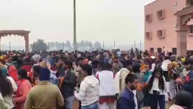 पिपराही: नए साल के दिन देकुली धाम पर लाखों श्रद्धालुओं ने किया बाबा पर जलाभिषेक