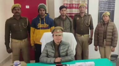 चंदौली: करौती गेट रोड से पुलिस ने लूटकांड के दो वांछित अभियुक्तों को गिरफ्तार किया, लूट के ₹1350 बरामद