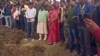 नवा बाज़ार: नावा बाजार के डेरवना नाला में दफनाया गया महिला का शव बरामद, पांच दिन से थी लापता