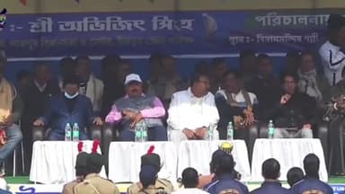 লাভপুর: তরোয়ালের পর এবার লাভপুরে বিধায়ক কে খেলা হবে লেখা ব্যাট উপহার!নির্বাচনের আগে উপহার নিয়ে বিতর্ক তুঙ্গে?