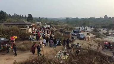 ठेठईटांगर: ठेठईटांगर के घुमरी में नववर्ष उत्सव, पर्यटन स्थलों पर रही भारी भीड़