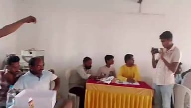 మాచారెడ్డి: సంక్రాంతి పండగ పురస్కరించుకొని ఫరీద్ పేట్ లో ఎఫ్సీఎల్ క్రికెట్ లీగ్ వేలం, ఉత్సాహంగా పాల్గొన్న క్రికెట్ నిర్వాహకులు