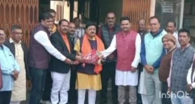 जरीडीह: नव वर्ष पर सांसद रविंद्र कुमार पांडेय के आवास पर भाजपा कार्यकर्ताओं और गणमान्य लोगों ने दी बधाई