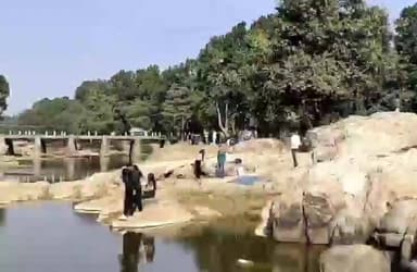 चुरचु: नववर्ष के जश्न में डूबे पिकनिक स्पॉट, हजारों सैलानियों से गुलजार रहा चुरचू क्षेत्र