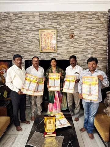 మేడ్చల్: కెపిహెచ్బిలో అఖిలభారత యాదవ సంఘం క్యాలెండర్ ను ఆవిష్కరించిన కార్పొరేటర్ శ్రీదేవి